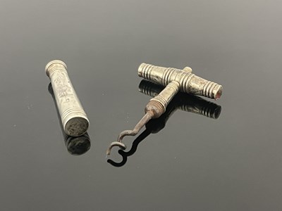 Lot 467 - A George III silver travelling corkscrew,...