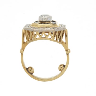 Lot 165 - An 18ct gold diamond and sapphire cluster dress ring