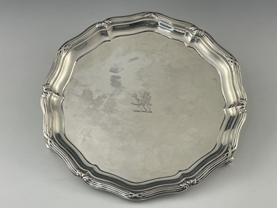 Lot 25 - An Edwardian silver salver, Goldsmiths and...