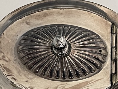 Lot 1 - A group of plated items to include a...