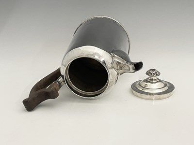 Lot 1 - A group of plated items to include a...