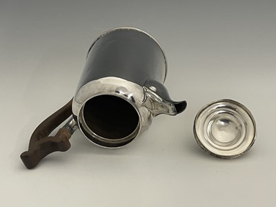 Lot 1 - A group of plated items to include a...