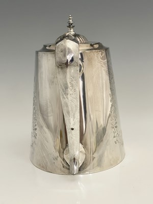 Lot 1 - A group of plated items to include a...