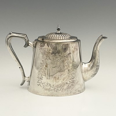 Lot 1 - A group of plated items to include a...
