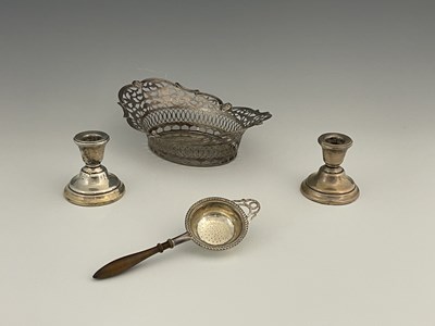 Lot 71 - An Edwardian silver reticulated dish, of oval...