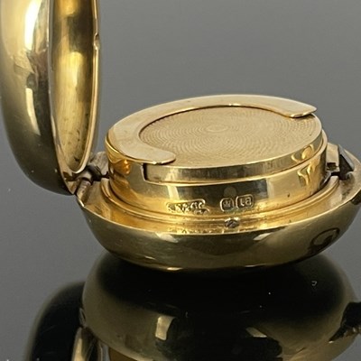 Lot 390 - A Victorian 18ct gold sovereign case, of...