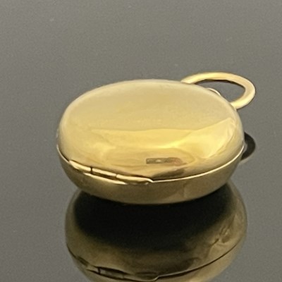Lot 390 - A Victorian 18ct gold sovereign case, of...