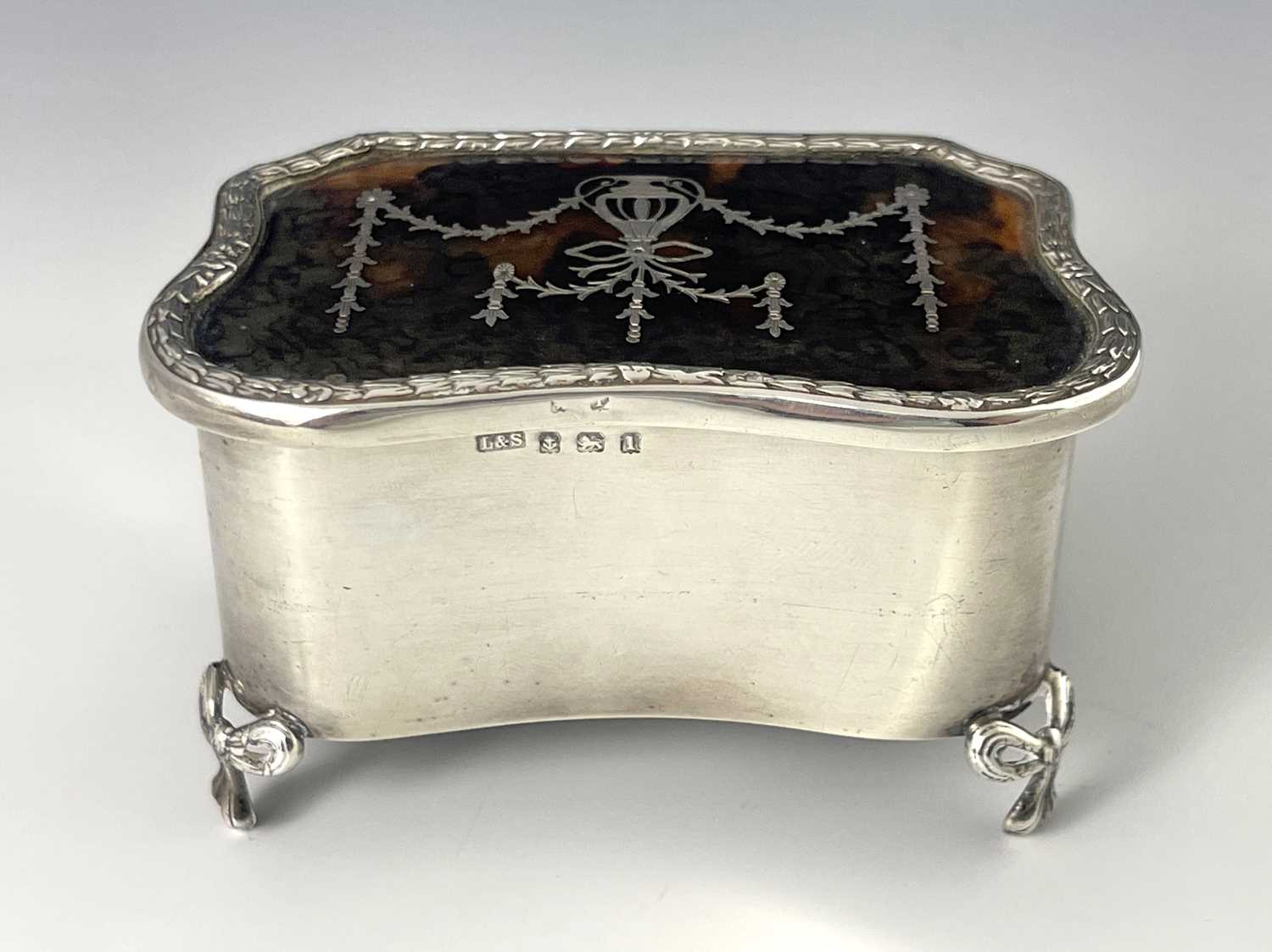 Lot 46 - An Edwardian silver and tortoiseshell jewel...
