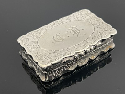 Lot 47 - A Victorian silver snuff box, George Unite,...