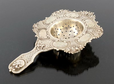 Lot 32 - A Continental silver tea strainer, circa 1900,...