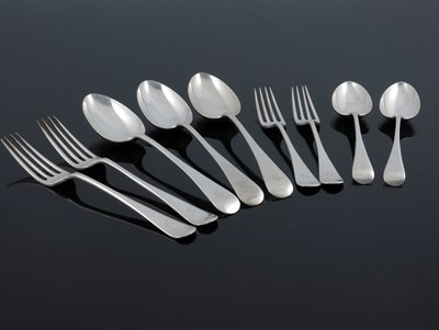 Lot 75 - A part canteen of Edwardian silver flatware,...