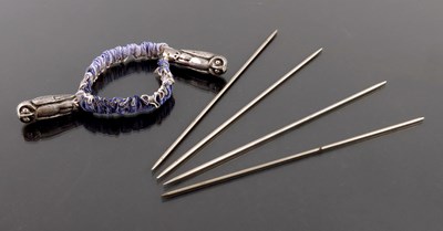 Lot 82 - A George V novelty silver stitch holder case,...