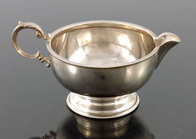Lot 113 - A George V silver jug, Henry Clifford Davis,...