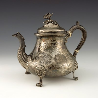 Lot 116 - A Victorian silver teapot, Edward Pairpoint...