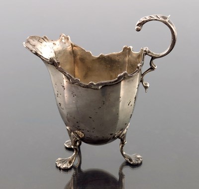 Lot 118 - An Edwardian silver jug, George Nathan and...