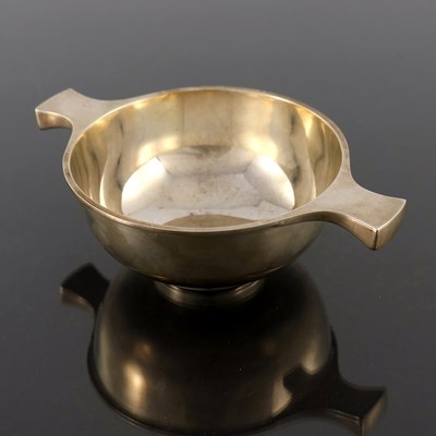 Lot 127 - A George V Scottish silver quaich, Brook and...