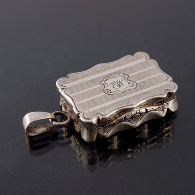 Lot 146 - A Victorian silver vinaigrette, David Pettifer,...