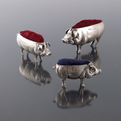 Lot 159 - A graduated set of three Edwardian novelty...