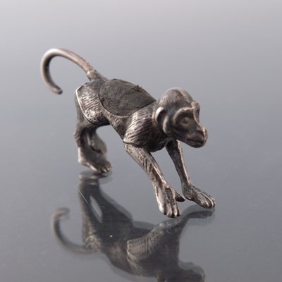 Lot 163 - An Edwardian novelty silver pin cushion, Levi...