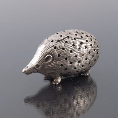 Lot 166 - An Edwardian novelty silver pin cushion, Adie...
