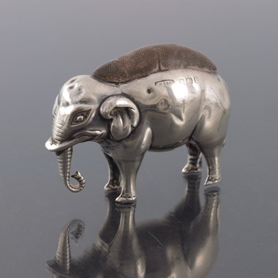 Lot 172 - An Edwardian novelty silver pin cushion, Adie...
