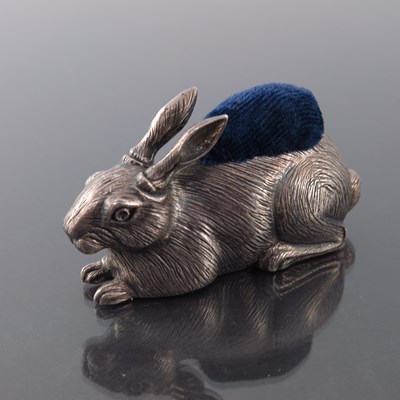 Lot 189 - An Elizabeth II novelty silver pin cushion,...