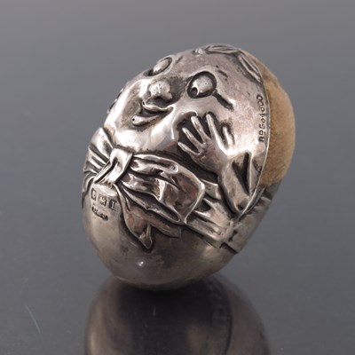 Lot 193 - A George V novelty silver pin cushion, Levi...