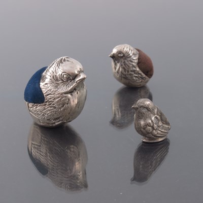 Lot 197 - An Edwardian novelty silver pin cushion,...