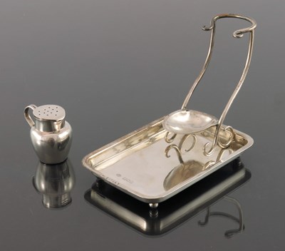 Lot 214 - An Edwardian silver pipe stand, George...