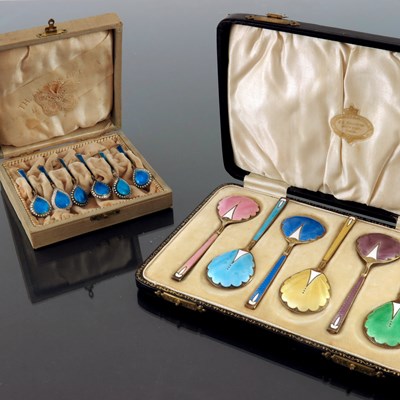 Lot 228 - A cased Harlequin set of six George V silver...