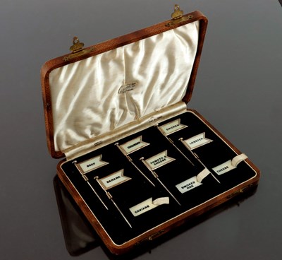 Lot 289 - A cased set of Art Deco silver sandwich...