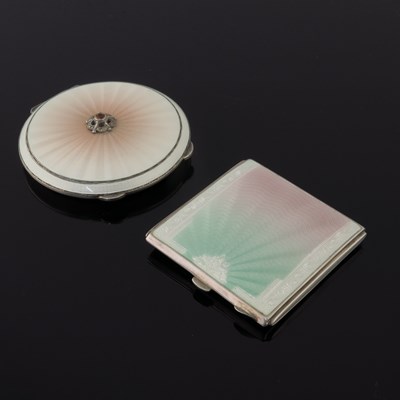 Lot 290 - A George VI Art Deco silver powder compact...