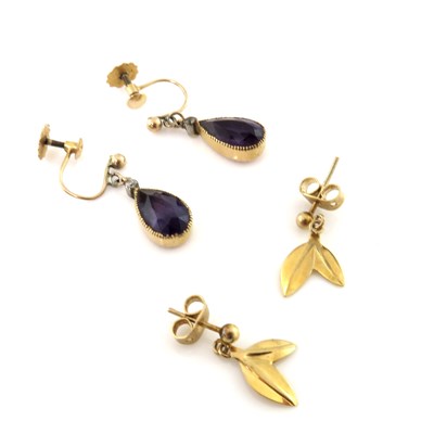 Lot 318 - Two 9ct gold earrings, to include a pair of...