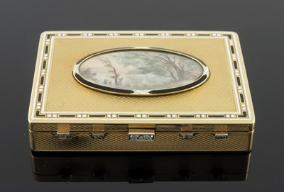 Lot 341 - An 18ct gold pill box, of rectangular form...