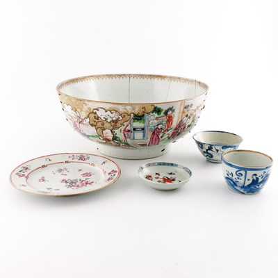 Lot 453 - A large Chinese punch bowl, Qing Dynasty,...