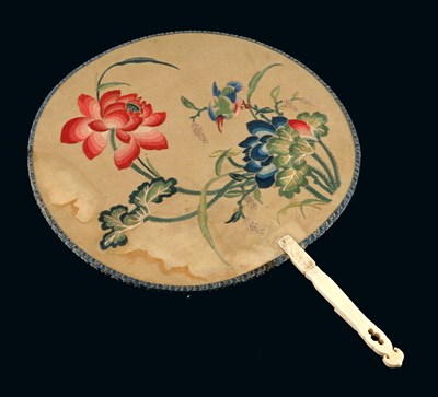 Lot 517 - ? A Chinese Qing dynasty 'Pien Mien' fan /...