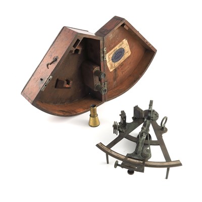 Lot 620 - A 19th Century Alexander Cairns sextant, in...