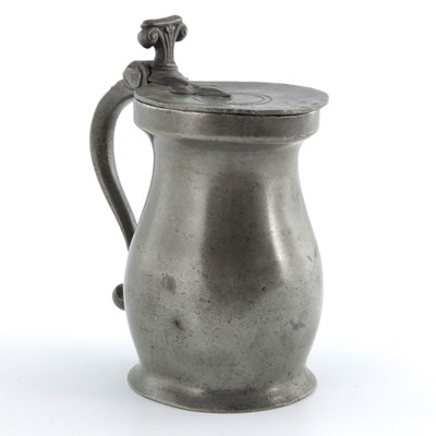 Lot 682 - An English 1 pint pewter lidded bud measure,...