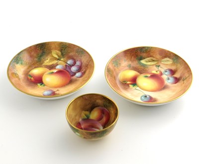Lot 1046 - A Royal Worcester fruit painted miniature bowl,...