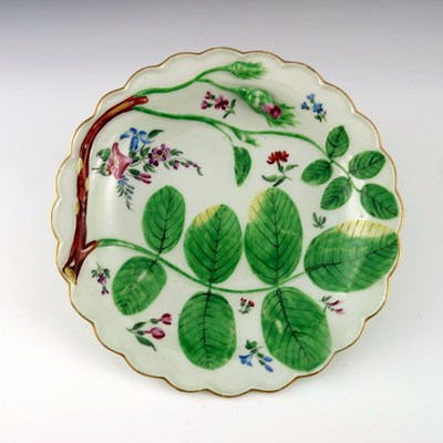 Lot 1138 - A Worcester Blind Earl leaf moulded plate,...