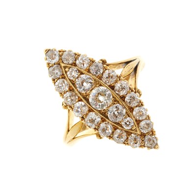 Lot 100 - An Edwardian 18ct gold diamond cluster dress ring