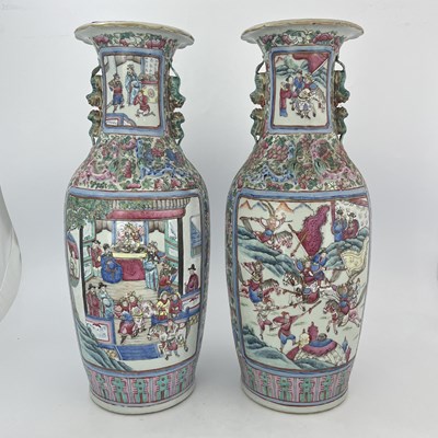 Lot 499 - A pair of Chinese porcelain vases, 19th...