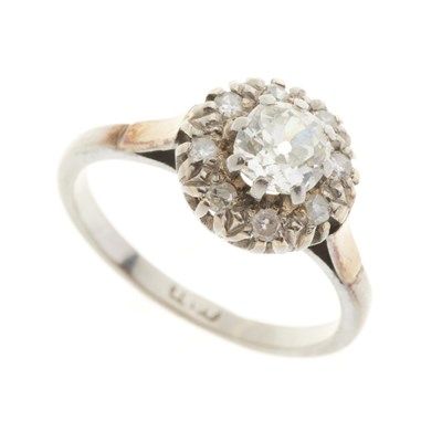 Lot 96 - An early 20th century 18ct gold diamond cluster ring