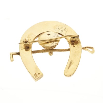Lot 97 - An early 20th century 9ct gold hunting brooch