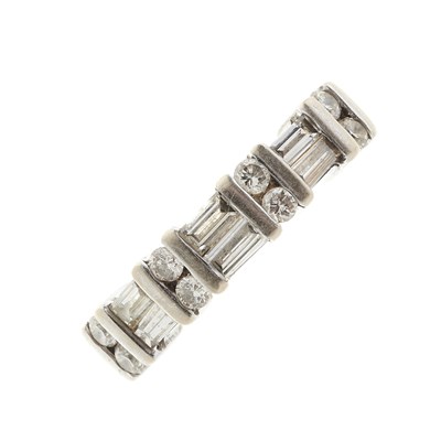 Lot 180 - A 14ct gold vari-cut diamond dress ring