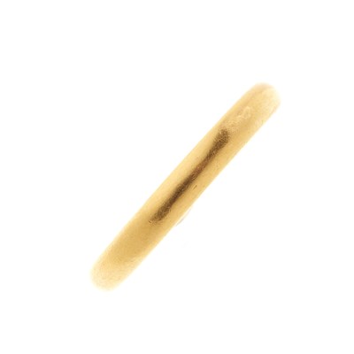 Lot 38 - A 22ct gold wedding band ring