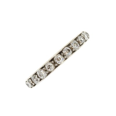 Lot 191 - An early 20th century old-cut diamond full eternity ring