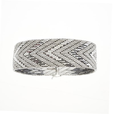 Lot 153 - An 18ct gold braided bracelet