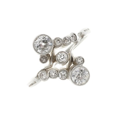 Lot 110 - An Art Deco diamond dress ring