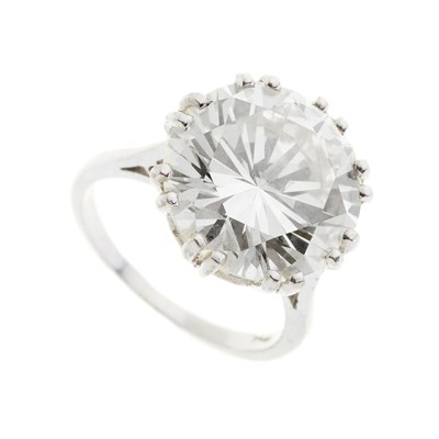 Lot 91 - An impressive 18ct gold diamond single-stone ring, of 7.21ct